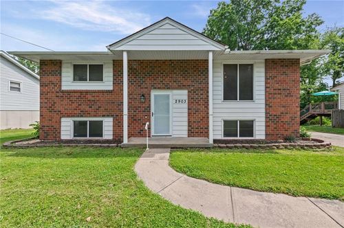 2903 Ne 56th Ter, Gladstone, MO, 64119-2316 | Card Image