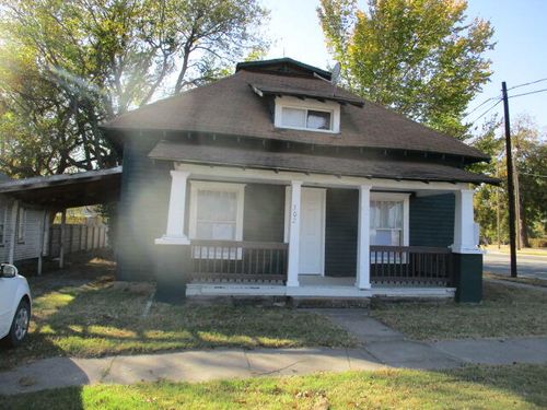302 B St Sw, Miami, OK, 74354-7610 | Card Image