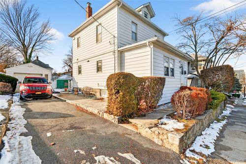 49 Cleveland St, White Plains, NY, 10606-1622 | Card Image