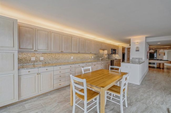 APT-780E - 1 Trimont Ln, Condo with 3 bedrooms, 3 bathrooms and 2 parking in Mt Washington PA | Image 11