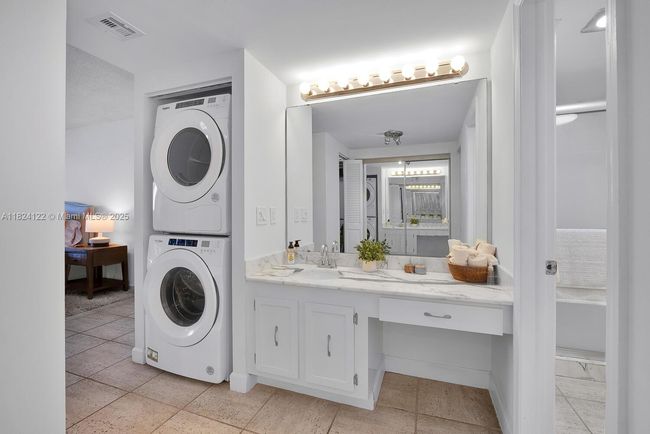 APT-1009 - 177 Ocean Lane Dr, Condo with 2 bedrooms, 2 bathrooms and null parking in Key Biscayne FL | Image 20