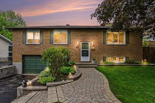 15 Pearl Street, Smiths Falls, ON, K7A5G2 | Card Image