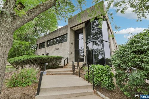 100 Union Ave, Cresskill, NJ, 07626-2141 | Card Image