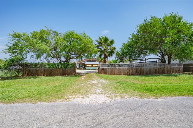 108 N 2 Nd St, House other with 5 bedrooms, 5 bathrooms and 6 parking in Fulton TX | Image 14