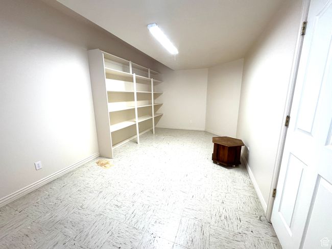 Storage area with built-in shelves | Image 32