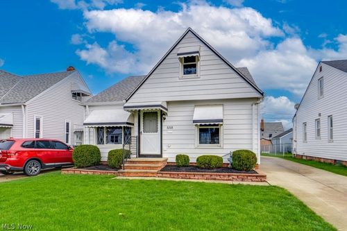 8208 Wainstead Dr, Parma, OH, 44129-4845 | Card Image