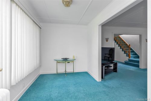 31 Chester Ave, Garden City, NY, 11530-5032 | Card Image