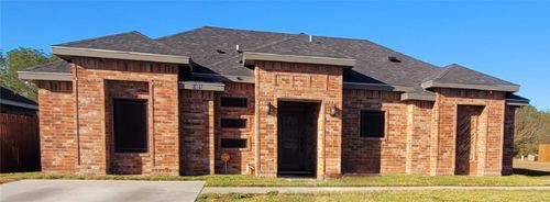 1421 Seabreeze St, Alice, TX, 78332-6660 | Card Image