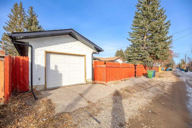 471 Cedarpark Dr Sw, House other with 5 bedrooms, 3 bathrooms and 1 parking in Calgary AB | Image 21