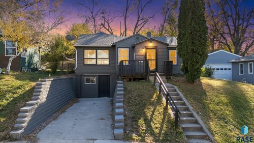 2201 W 15th St Street, Sioux Falls, SD, 57104 | Card Image