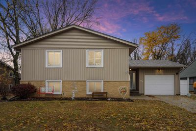 27 Maplewood Drive, House other with 4 bedrooms, 2 bathrooms and null parking in Oelwein IA | Image 1