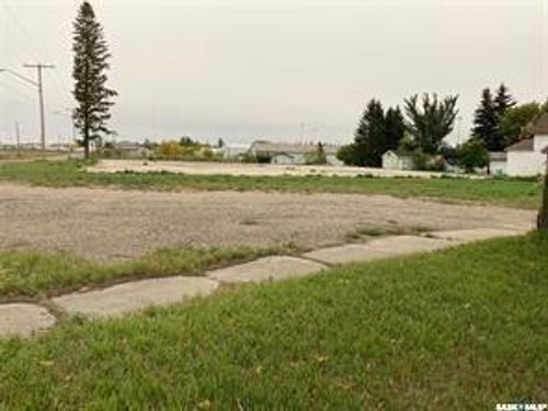 8 S Front St, Yorkton, SK, S3N1L1 | Card Image