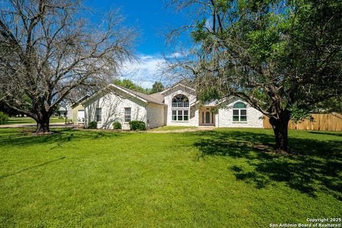 132 Tall Timber Rd, Kerrville, TX, 78028-9218 | Card Image