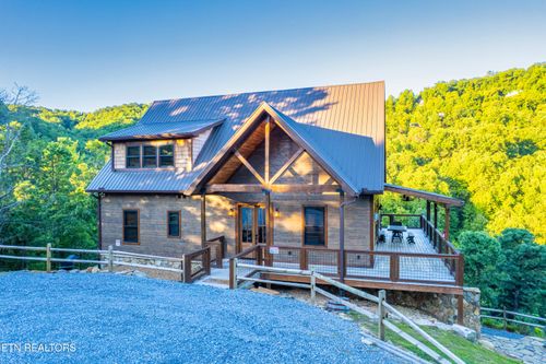 2446 Misty Shadows Dr, Sevierville, TN, 37862-8074 | Card Image