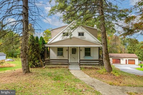 290 Walnuttown Rd, Fleetwood, PA, 19522-8850 | Card Image