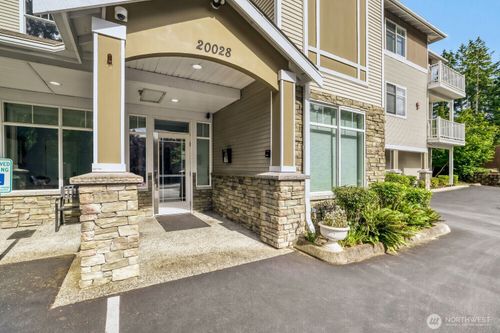 104-20028 15th Ave Ne, Shoreline, WA, 98155-1119 | Card Image
