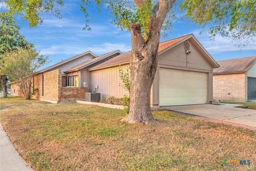 423 Waterford Dr, Victoria, TX, 77901-3743 | Card Image