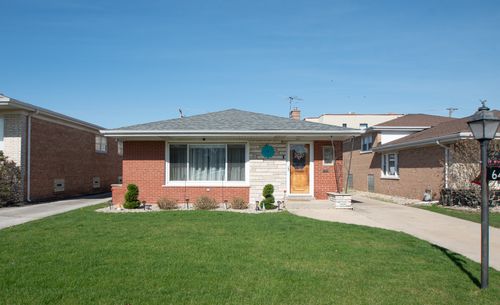 648 Saginaw Ave, Calumet City, IL, 60409-3918 | Card Image