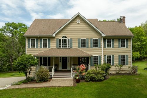 537 Pingree Hill Rd, Auburn, NH, 03032-3833 | Card Image