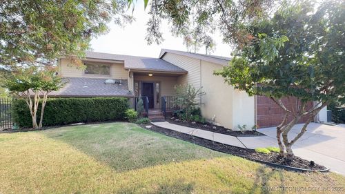 7757 S Hudson Ave, Tulsa, OK, 74136-8428 | Card Image