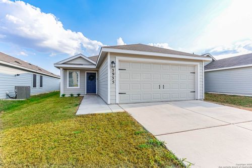 5935 Texas Spur, Seguin, TX, 78155-3240 | Card Image