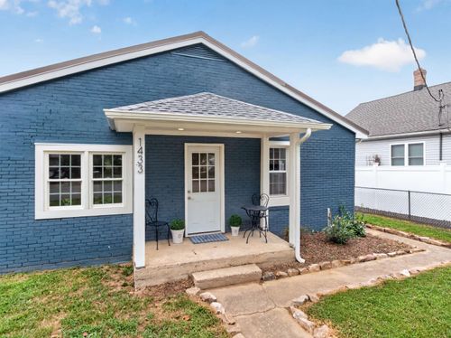 1433 Harding Ave, Waynesboro, VA, 22980-1929 | Card Image