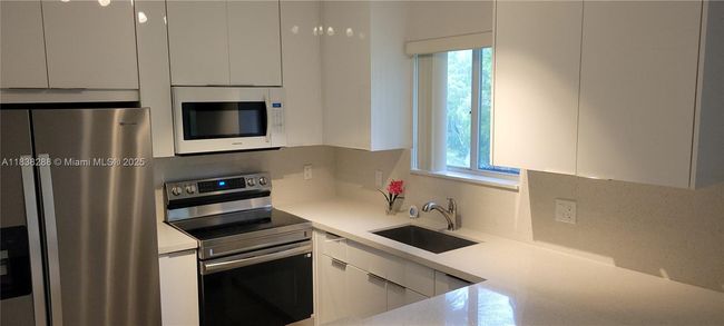 APT-201 - 2125 Nw 77 Th Way, Condo with 3 bedrooms, 2 bathrooms and null parking in Pembroke Pines FL | Image 4