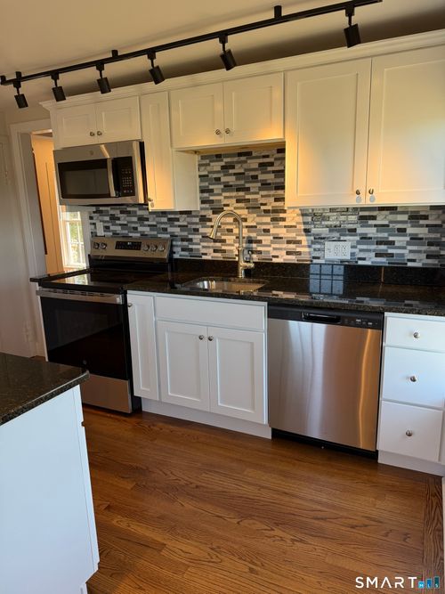 43 Boston Post Road, Madison, CT, 06443 | Card Image