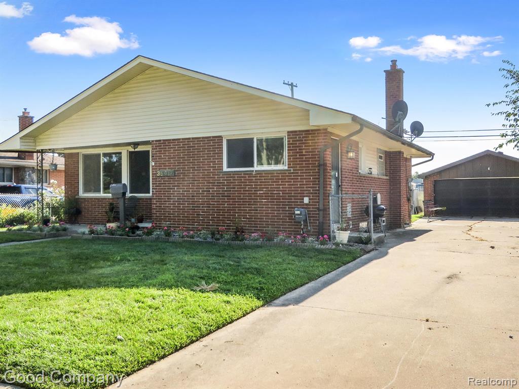 Golden Dr, Clinton Township, MI 48035 #1
