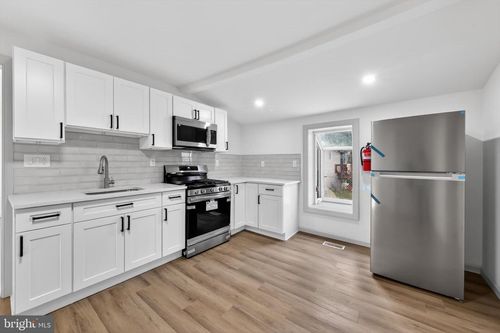 121 N Repauno Ave, Gibbstown, NJ, 08027-1022 | Card Image