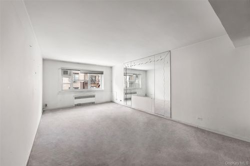 4j-44 Kissena Boulevard, New York, NY, 11355 | Card Image