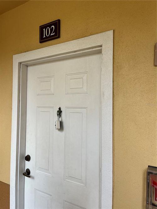 102-1195 Villagio Cir, SARASOTA, FL, 34237-3652 | Card Image