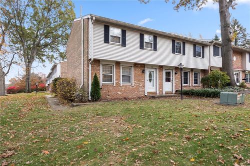 b10-132 S Main St, Munroe Falls, OH, 44262-1606 | Card Image