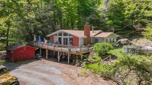 240 W Shore Dr, Hawley, PA, 18428-8245 | Card Image