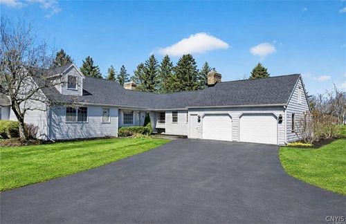 8300 Decoy Run, Manlius, NY, 13104-9323 | Card Image