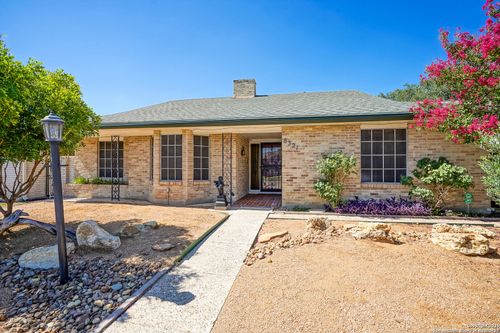 8321 Windway Dr, Windcrest, TX, 78239-2438 | Card Image