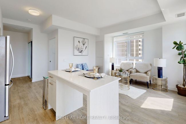 1012 - 286 Main St, Condo with 2 bedrooms, 2 bathrooms and null parking in Toronto ON | Image 9