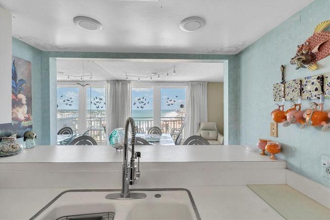 APT-1302 - 17408 Gulf Blvd, Condo with 2 bedrooms, 2 bathrooms and null parking in REDINGTON SHORES FL | Image 6