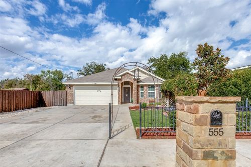 555 E 20th St, Georgetown, TX, 78626-8061 | Card Image