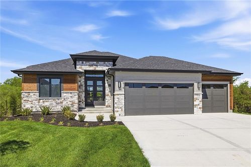 916 Savannah Ln, Greenwood, MO, 64034-9025 | Card Image