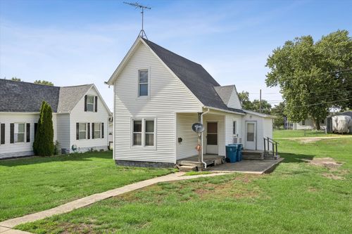 712 10th Street, De Witt, IA, 52742 | Card Image