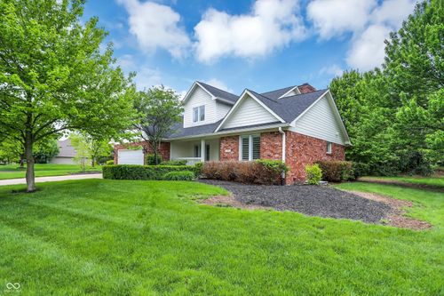3996 Brockton Manor North Dr, Greenwood, IN, 46143-8414 | Card Image