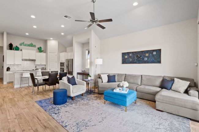 193 Raptor Beak Way, House other with 3 bedrooms, 2 bathrooms and 8 parking in Cedar Creek TX | Image 6