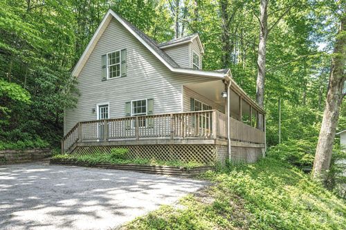 42 Greenview Dr, Maggie Valley, NC, 28751-9696 | Card Image