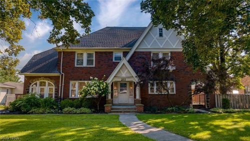 211 E Schaaf Rd, Brooklyn Heights, OH, 44131-1204 | Card Image