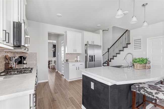 The bar is very large and perfect for entertaining. | Image 11