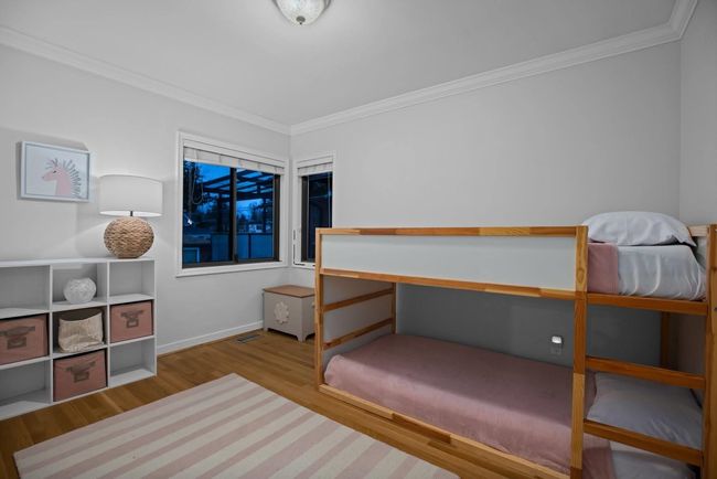 722 E 17th St, House other with 3 bedrooms, 2 bathrooms and 1 parking in North Vancouver BC | Image 12