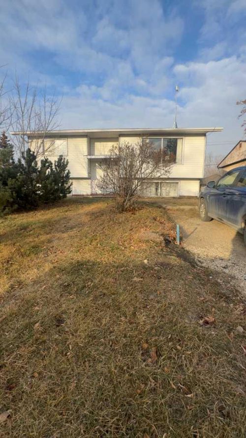 {{alt}} | Card Image