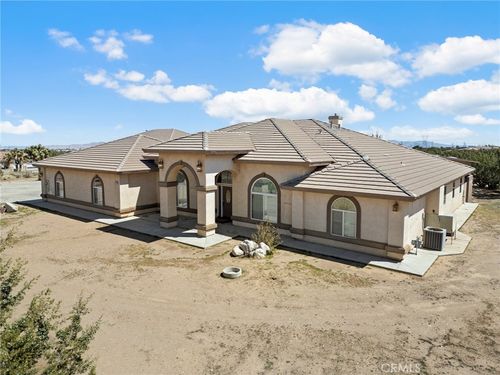 9269 Daisy Rd, Oak Hills, CA, 92344-1201 | Card Image