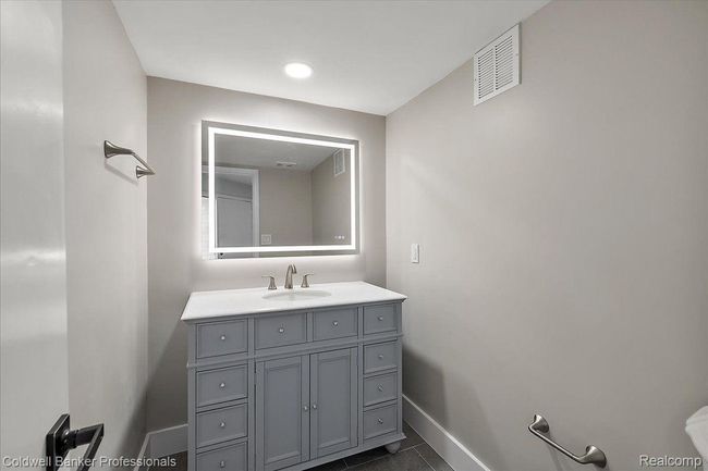 14 - 7020 Bridge Way, Condo with 3 bedrooms, 3 bathrooms and null parking in West Bloomfield MI | Image 32